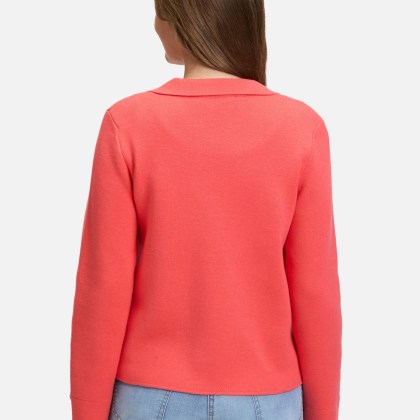 Strickblazer mit aufgesetzten Taschen Strickblazer mit aufgesetzten Taschen