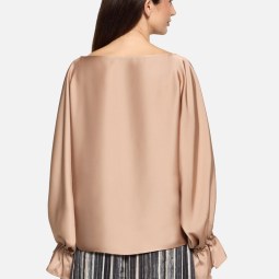 Satin-Bluse mit U-Boot-Ausschnitt Satin-Bluse mit U-Boot-Ausschnitt