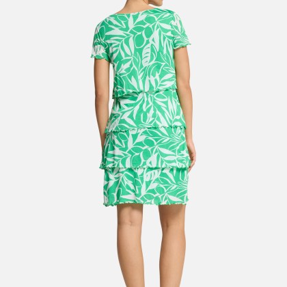 Stufenkleid mit U-Boot-Ausschnitt Stufenkleid mit U-Boot-Ausschnitt