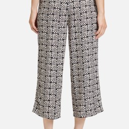 Schlupfhose mit Eingrifftaschen Schlupfhose mit Eingrifftaschen