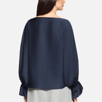 Satin-Bluse mit U-Boot-Ausschnitt Satin-Bluse mit U-Boot-Ausschnitt