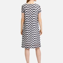 Sommerkleid mit V-Ausschnitt Sommerkleid mit V-Ausschnitt