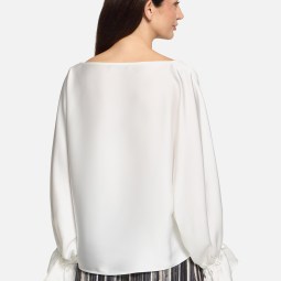 Satin-Bluse mit U-Boot-Ausschnitt Satin-Bluse mit U-Boot-Ausschnitt