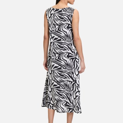 Stufenkleid weiter Ausschnitt Stufenkleid weiter Ausschnitt