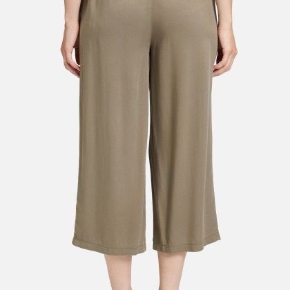 Schlupfhose mit Eingrifftaschen Schlupfhose mit Eingrifftaschen