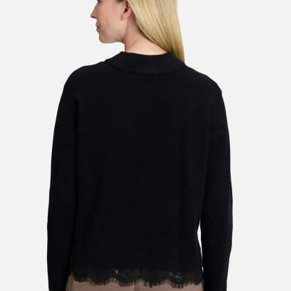 Feinstrickpullover mit Spitzenkante Feinstrickpullover mit Spitzenkante
