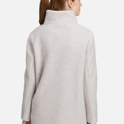 Wollmantel mit hohem Kragen Wollmantel mit hohem Kragen