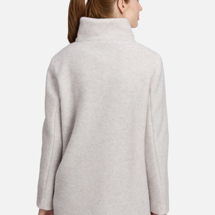 Wollmantel mit hohem Kragen Wollmantel mit hohem Kragen