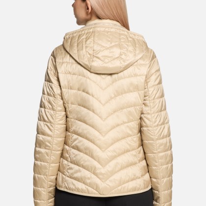 Outdoorjacke mit abnehmbarer Kapuze Outdoorjacke mit abnehmbarer Kapuze