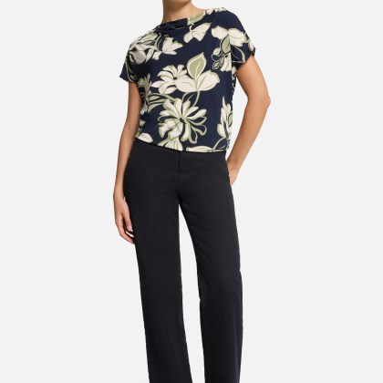 Printshirt mit Wasserfallausschnitt – Bild 2