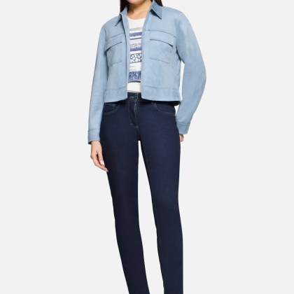 Basic-Jeans mit aufgesetzten Taschen – Bild 2