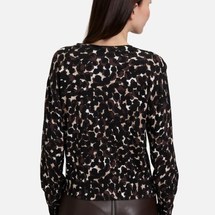 Feinstrickjacke mit überschnittenen Ärmeln Feinstrickjacke mit überschnittenen Ärmeln