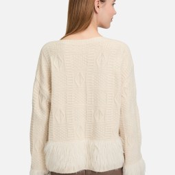 Grobstrick-Pullover mit Effektgarn Grobstrick-Pullover mit Effektgarn
