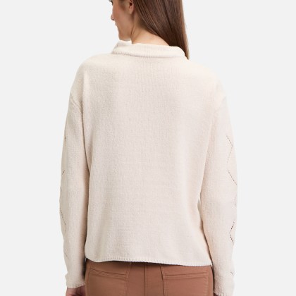 Strickpullover mit Schmucksteinen Strickpullover mit Schmucksteinen