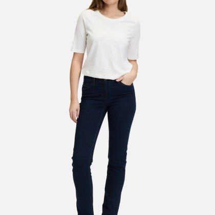 Basic-Jeans mit aufgesetzten Taschen – Bild 2