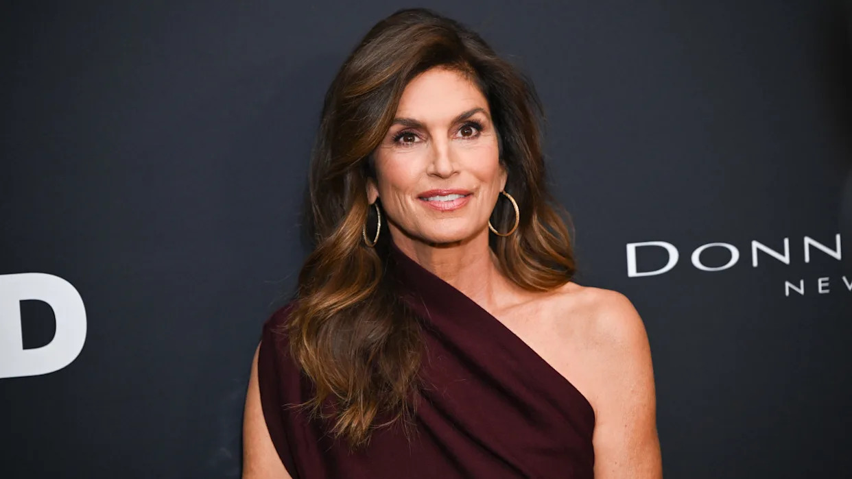 How to look like a supermodel! Shots of apple cider vinegar, intermittent fasting and £1,300 infrared light therapy are just some of the tricks Cindy Crawford, 60, and Claudia Schiffer, 55, use to look their best How to look like a supermodel! Shots of apple cider vinegar, intermittent fasting and £1,300 infrared light therapy are just some of the tricks Cindy Crawford, 60, and Claudia Schiffer, 55, use to look their best