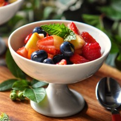 Resep Rujak Buah Tanpa Kacang: Kesegaran Buah Tropis yang Menggugah Selera Resep Rujak Buah Tanpa Kacang: Kesegaran Buah Tropis yang Menggugah Selera