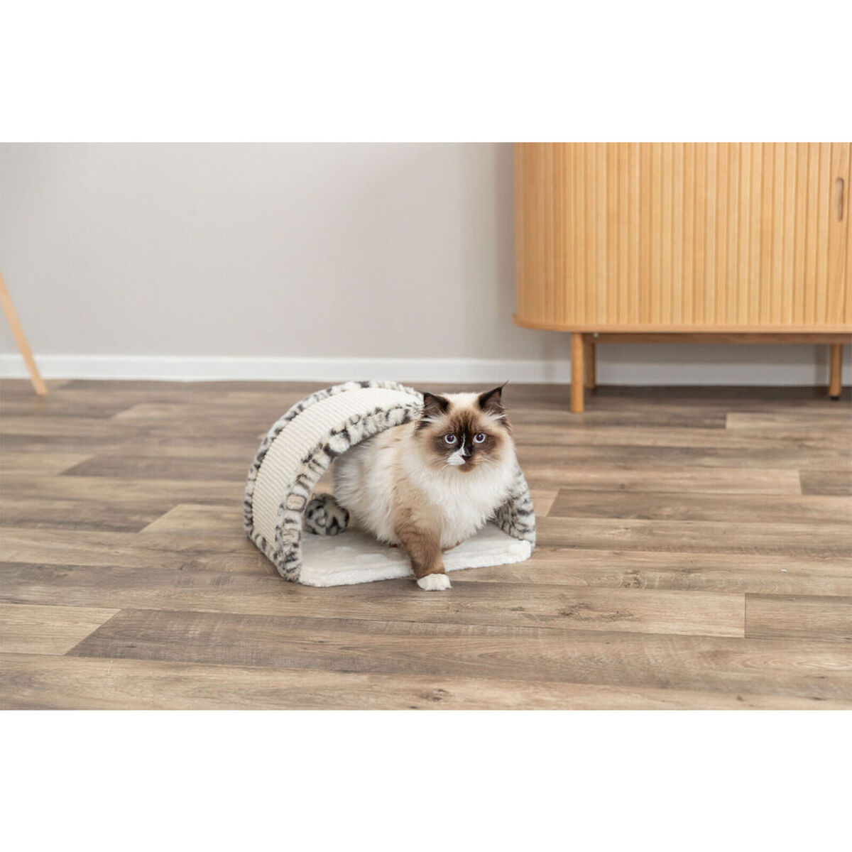 Scratching Post for Cats Trixie Leo Cream 25 cm