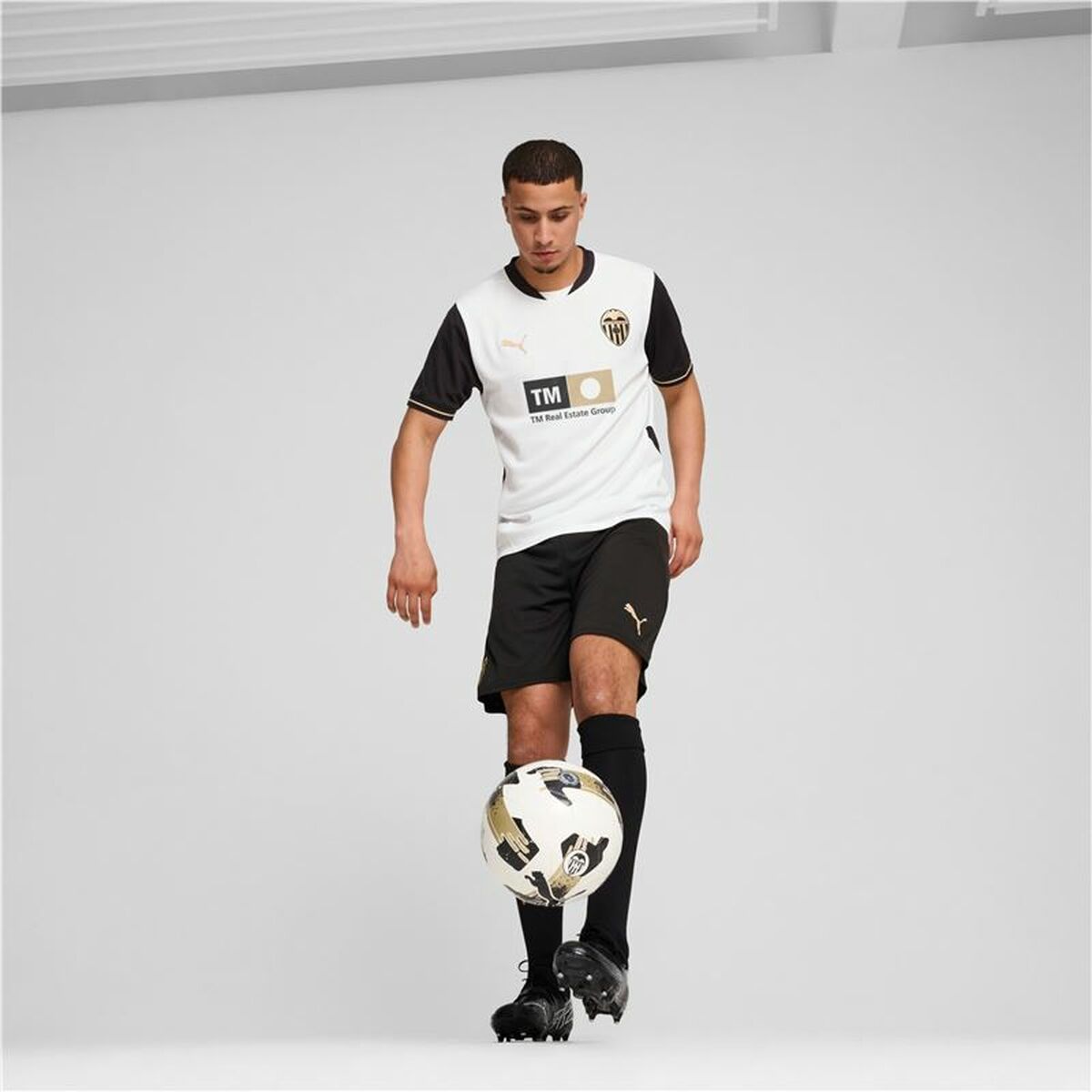 Men’s Short-sleeved Football Shirt Puma Valencia C.F. Home Replica