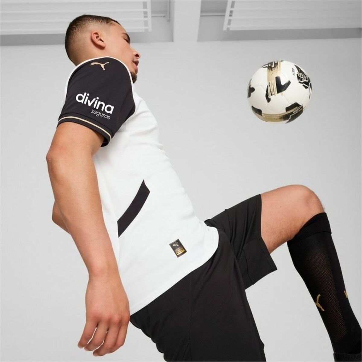 Men’s Short-sleeved Football Shirt Puma Valencia C.F. Home Replica