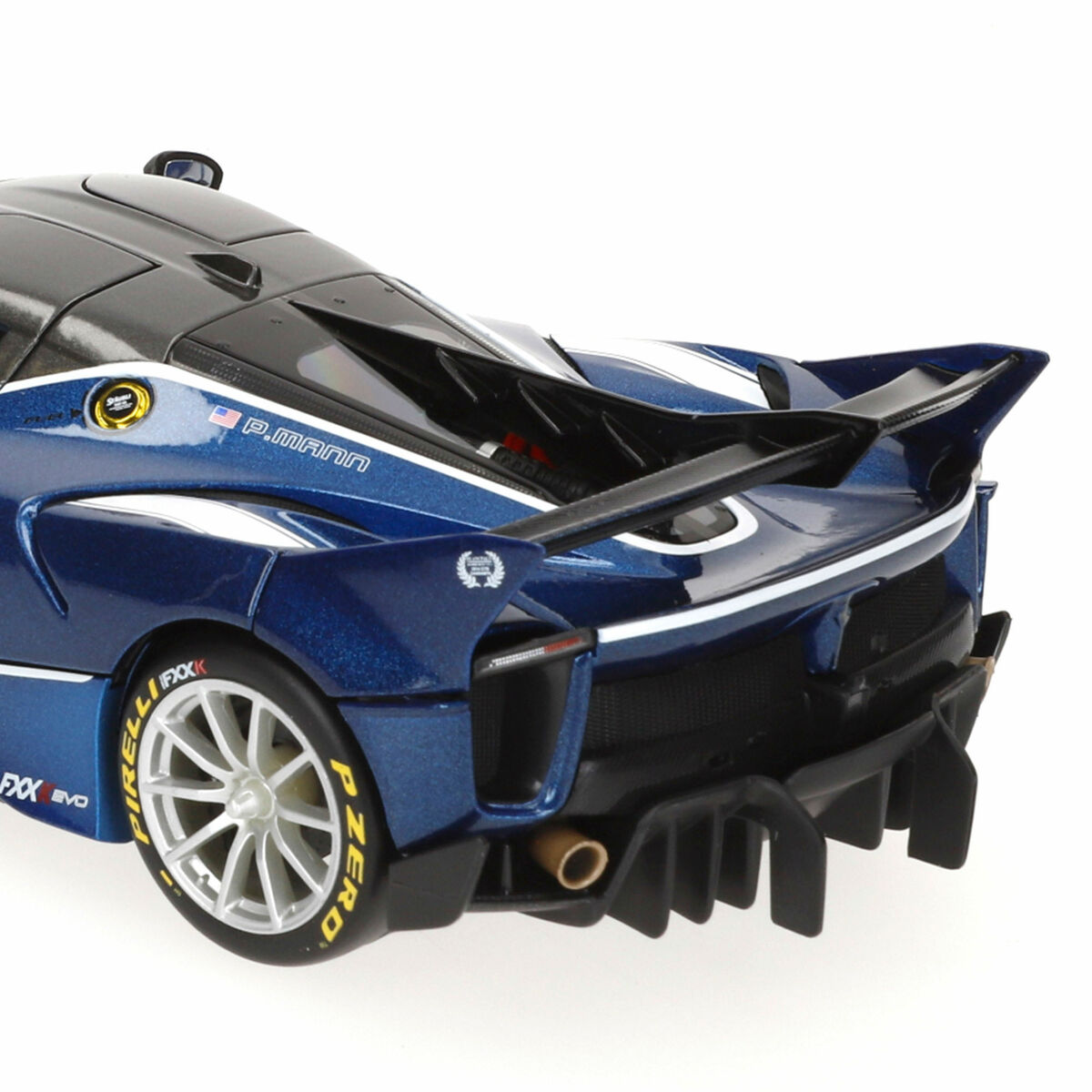 Car Bburago Ferrari FXX K-EVO #27 BL 1:18