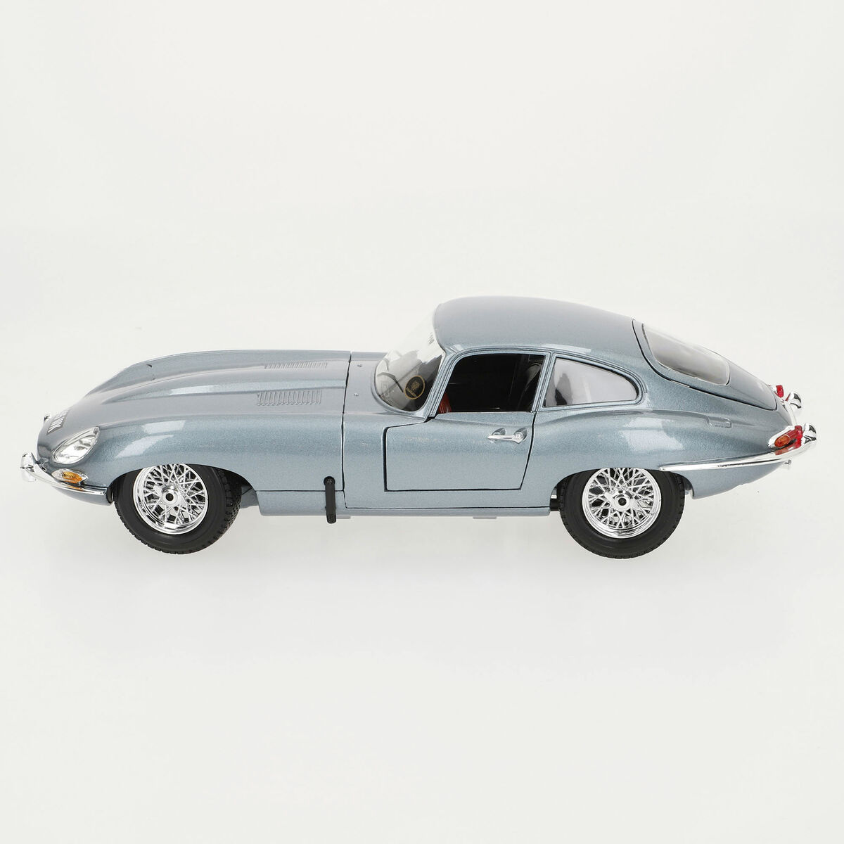 Car Bburago GT-Jaguar “E” Coupe (1961) 1:18