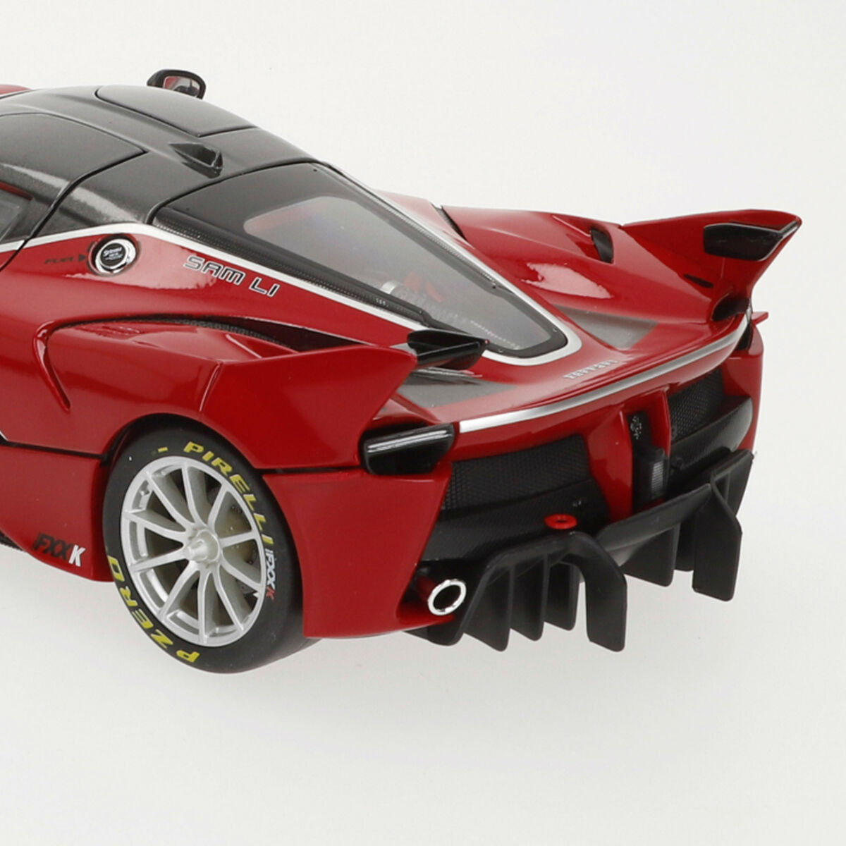 Car Bburago Ferrari FXX K #88 1:18