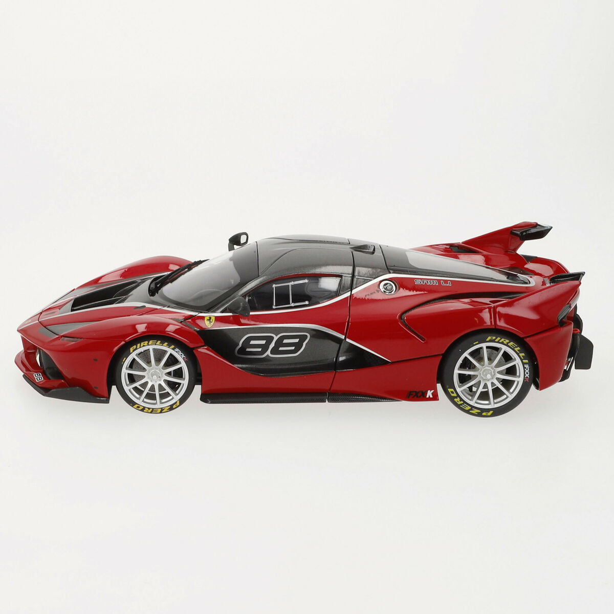Car Bburago Ferrari FXX K #88 1:18