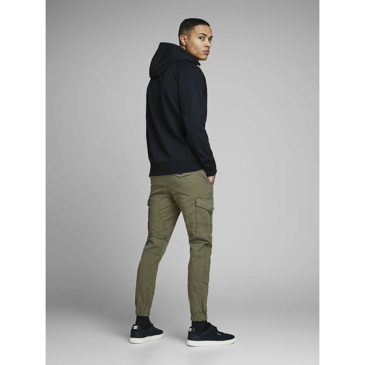 Trousers Jack & Jones JPSTPAUL FLAKE CARGO 12141844 Green