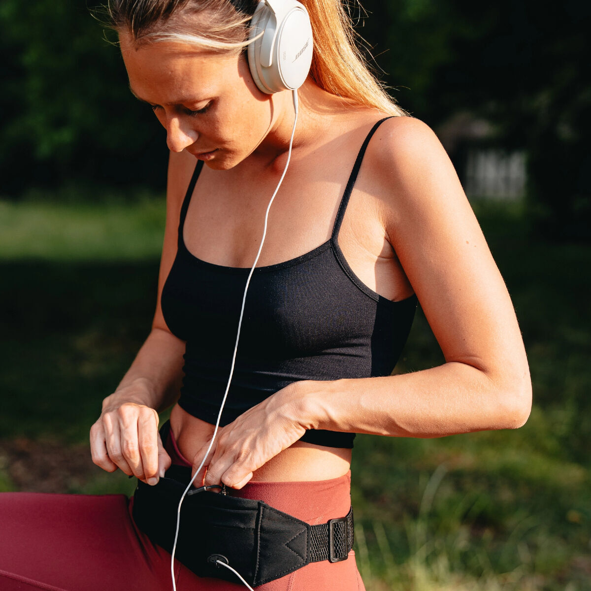 Waterfly Running Waist Bag 3.0 Black Unisex Lycra 1L with Reflectors & Headphone Output