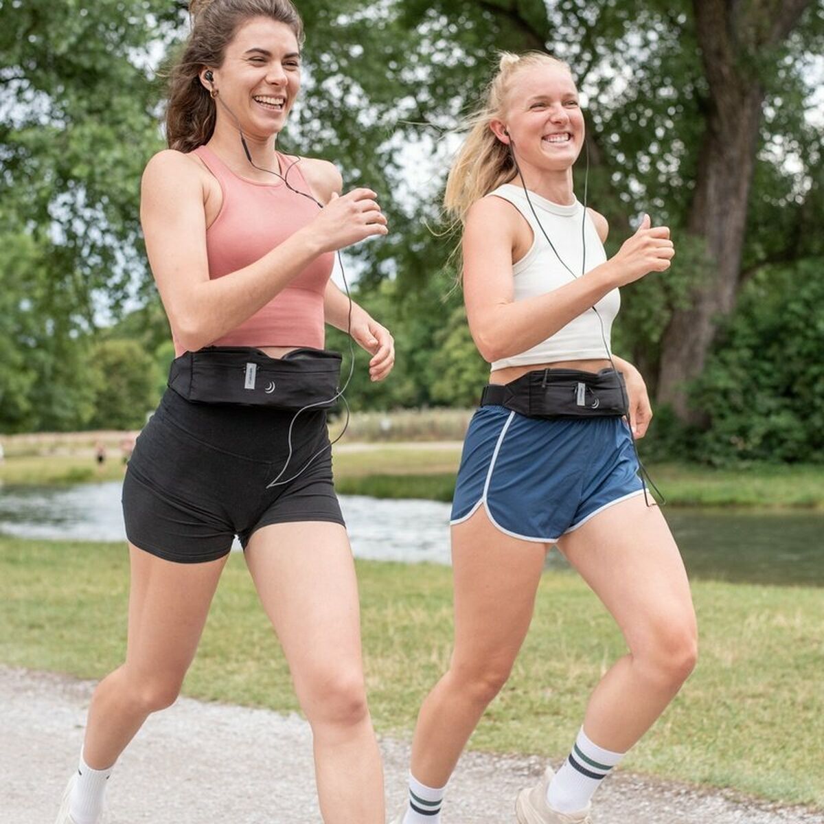 Waterfly Running Waist Bag 3.0 Black Unisex Lycra 1L with Reflectors & Headphone Output