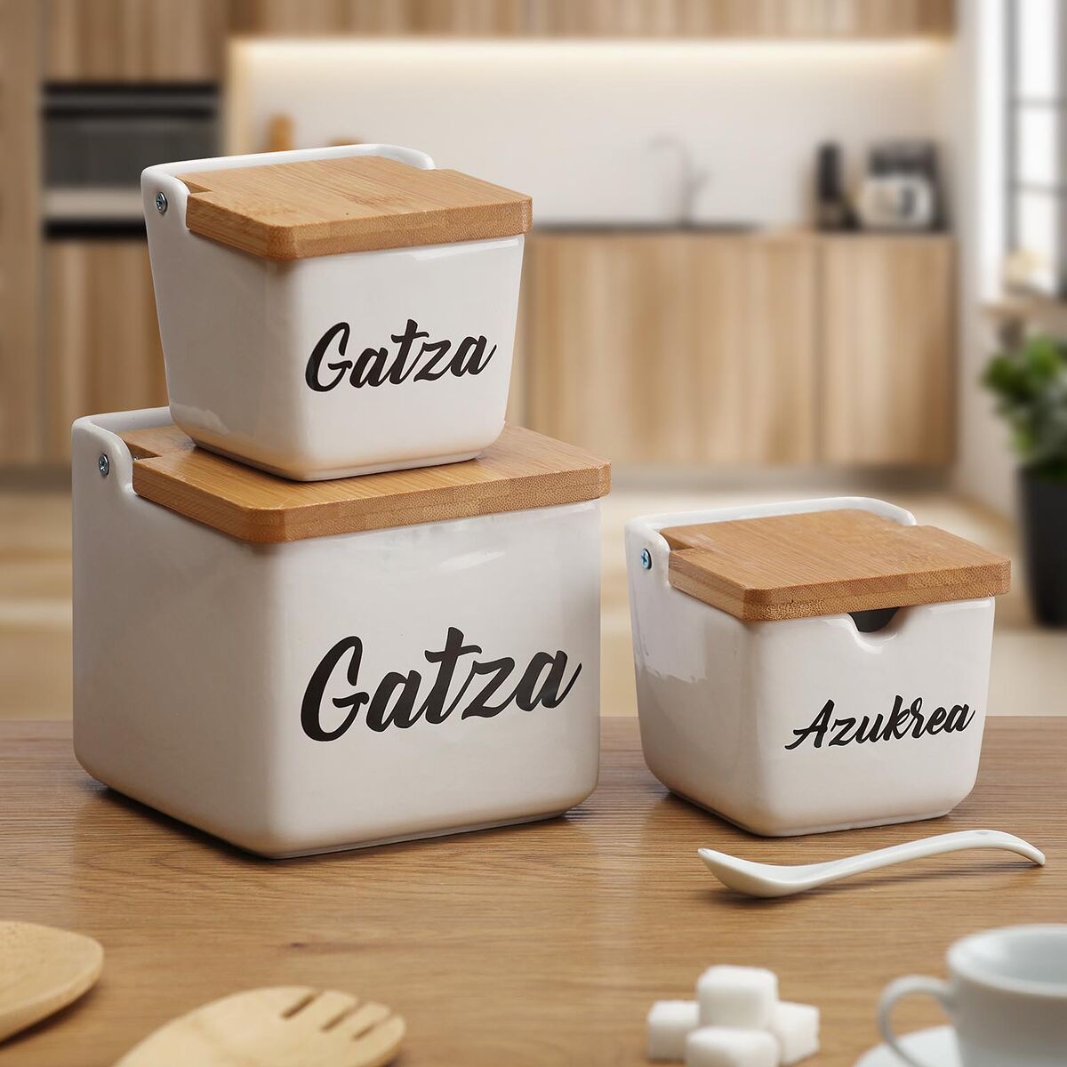 Salt Shaker with Lid Versa GATZA White Ceramic 12,2 x 11,5 x 12,2 cm