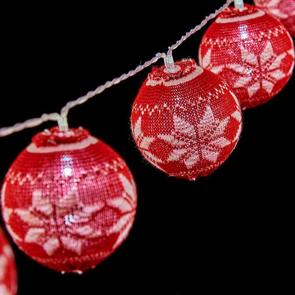 Wreath of LED Balls 2 m Ø 6 cm Red White Wreath of LED Balls 2 m Ø 6 cm Red White