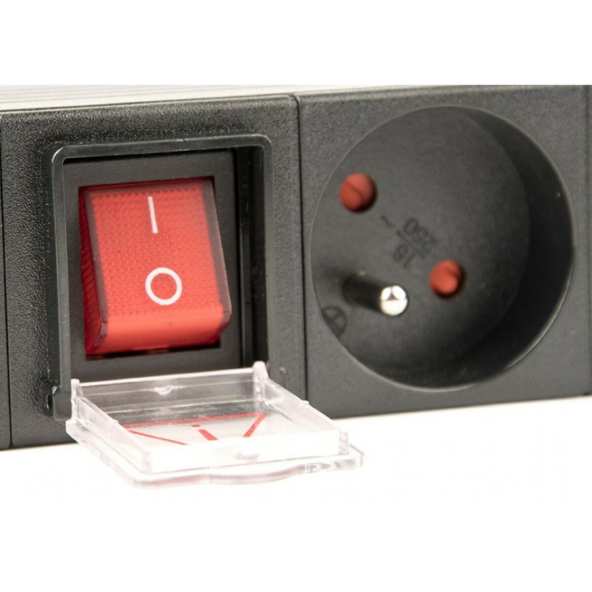 Schuko 19″ 8 Way Multi-socket Adapter with On / Off Switch GEMBIRD EG-PDU-014-FC14 (3 m)