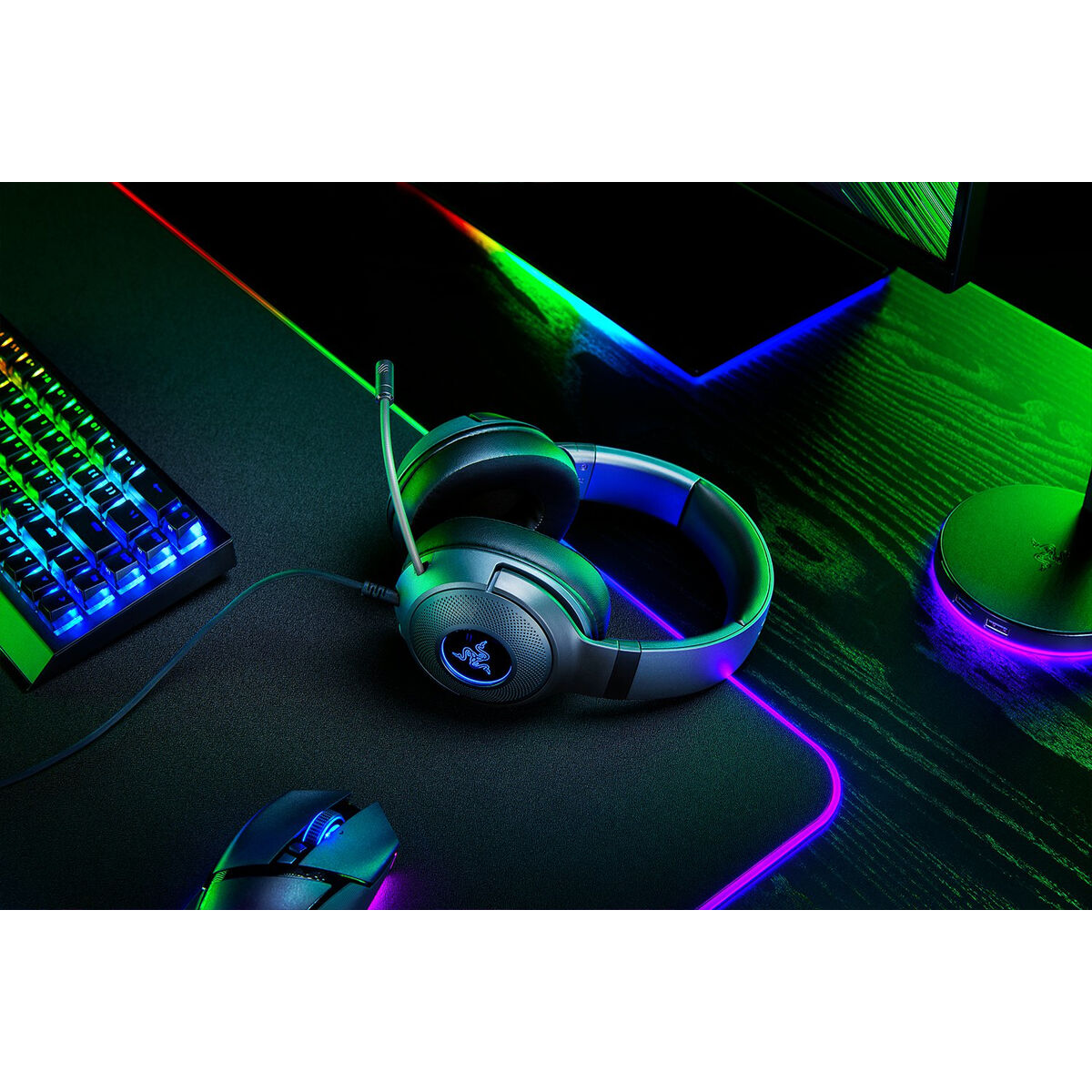 Gaming Headset with Microphone Razer RZ04-03750300-R3M1