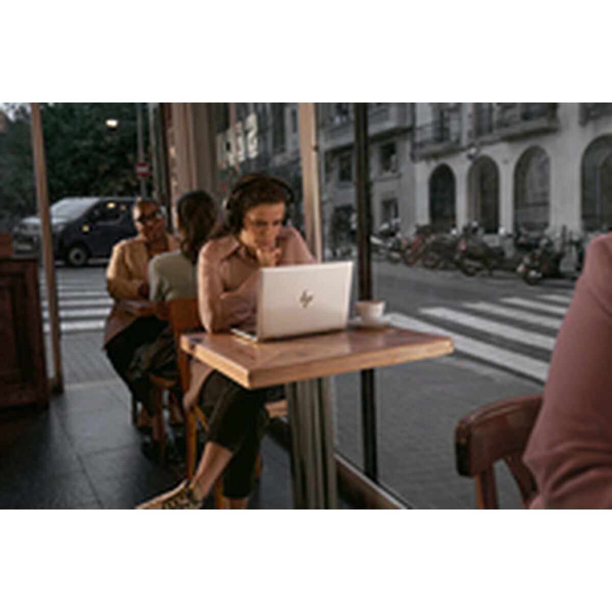 Laptop HP AD2Z8ET#ABE 13,3″ intel core ultra 5 16 GB RAM 512 GB SSD Laptop HP AD2Z8ET#ABE 13,3″ intel core ultra 5 16 GB RAM 512 GB SSD