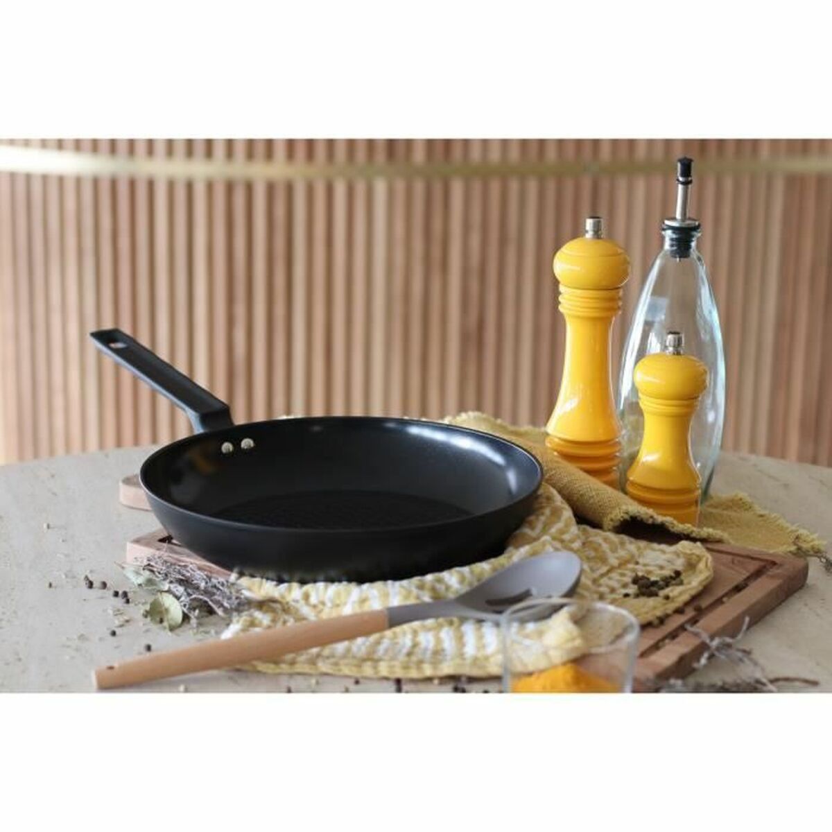 Pan Menastyl Black Toughened aluminium  28 cm