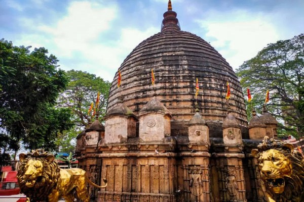 सरकारी नौकरी पाने के लिए करें इस रहस्यमयी मंदिर के दर्शन – जानिए कुंडा धाम की पूरी कहानी सरकारी नौकरी पाने के लिए करें इस रहस्यमयी मंदिर के दर्शन – जानिए कुंडा धाम की पूरी कहानी
