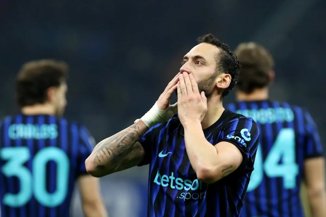 La estrella turca revela el empate del Inter de Milán con el Napoli: “Duele, pero seguimos avanzando juntos” La estrella turca revela el empate del Inter de Milán con el Napoli: “Duele, pero seguimos avanzando juntos”