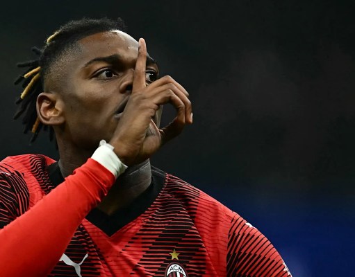 Milán dispuesto a escuchar ofertas por Rafael Leao Milán dispuesto a escuchar ofertas por Rafael Leao