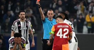 ¿VAR extraño? Por qué la segunda tarjeta amarilla de Kelly se convirtió en roja directa “horrible” ¿VAR extraño? Por qué la segunda tarjeta amarilla de Kelly se convirtió en roja directa “horrible”