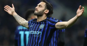 Informe: Calhanoglu seguirá en el Inter un año más Informe: Calhanoglu seguirá en el Inter un año más