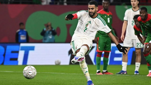El penalti de Mahrez clasifica a Argelia ante Burkina Faso El penalti de Mahrez clasifica a Argelia ante Burkina Faso