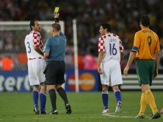 A 48 días del Mundial: El jugador que recibió 3 tarjetas amarillas antes de ser finalmente expulsado A 48 días del Mundial: El jugador que recibió 3 tarjetas amarillas antes de ser finalmente expulsado