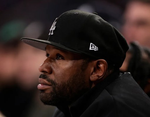 El invicto Floyd Mayweather dice que volverá al boxeo profesional 9 años después del retiro El invicto Floyd Mayweather dice que volverá al boxeo profesional 9 años después del retiro