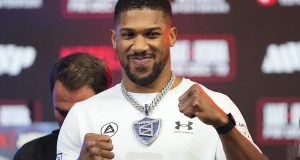 El boxeador británico Anthony Joshua se quedó inicialmente en Nigeria para recuperarse del accidente El boxeador británico Anthony Joshua se quedó inicialmente en Nigeria para recuperarse del accidente