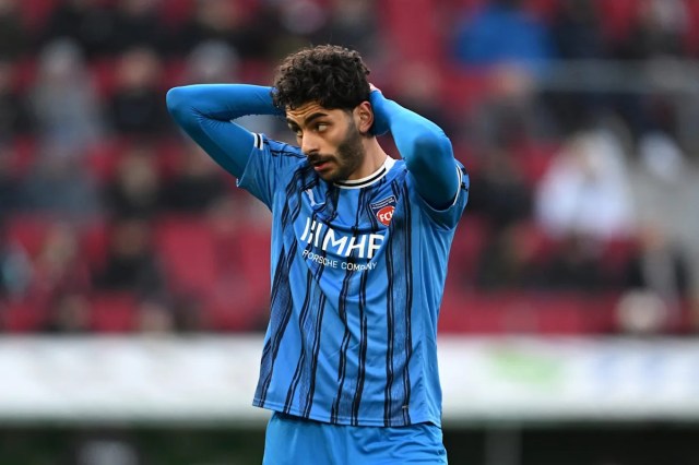 El goleador de la Bundesliga, Eren Dinkçi, agradece de todo corazón a los aficionados de Friburgo y Heidenheim su ayuda en el funcionamiento del DKMS El goleador de la Bundesliga, Eren Dinkçi, agradece de todo corazón a los aficionados de Friburgo y Heidenheim su ayuda en el funcionamiento del DKMS