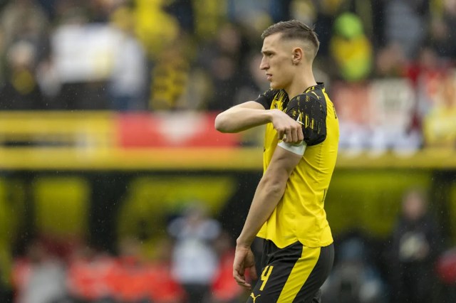 El capitán del Augsburgo, Keven Schlotterbeck (28), comenta sobre el “duelo de capitanes” con su hermano pequeño Nico (26) del Borussia Dortmund El capitán del Augsburgo, Keven Schlotterbeck (28), comenta sobre el “duelo de capitanes” con su hermano pequeño Nico (26) del Borussia Dortmund