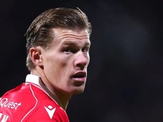 El capitán del club McClean deja Wrexham El capitán del club McClean deja Wrexham