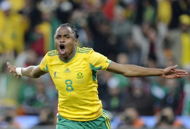 A 49 días del Mundial: Siphiwe Tshabalala abre el torneo 2010 con un gol sorprendente para la anfitriona Sudáfrica A 49 días del Mundial: Siphiwe Tshabalala abre el torneo 2010 con un gol sorprendente para la anfitriona Sudáfrica
